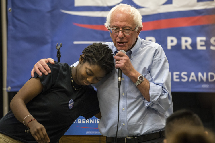 Bernie-Sanders-Hugs-Phil-Roeder-CC-Flickr-750x500